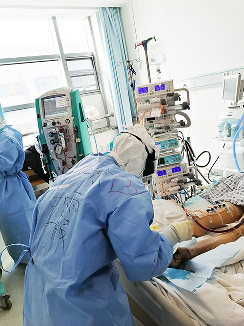 誰在承載生命之重：護士節，傾聽白衣天使們的“心聲”