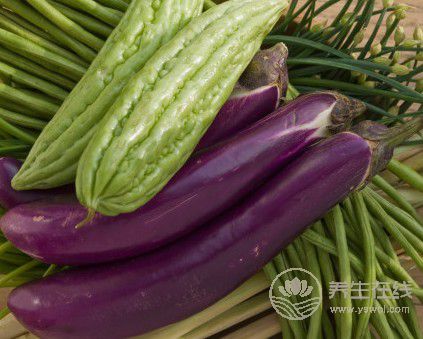 <a href=http://www.xllyou.com/tags-夏季養生.html target=_blank class=infotextkey>夏季養生</a>究竟該多“吃苦” 還是多“吃辛”? 夏季養生究竟該多“吃苦” 還是多“吃辛”?