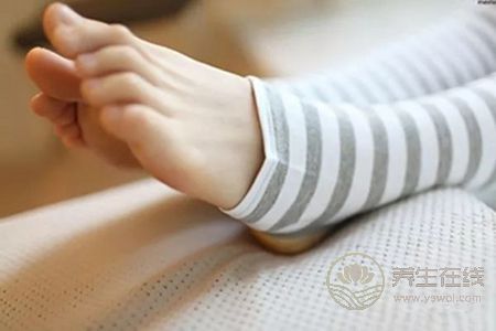 冬天腳跟干裂該怎么辦? 冬天腳跟干裂該怎么辦?