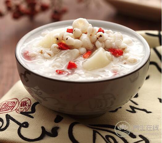 夏天多雨,濕氣加重怎么辦?試試兩款藥膳 夏天多雨,濕氣加重怎么辦?試試兩款藥膳