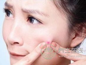 青春痘好不了反復(fù)出血竟是皮膚癌 青春痘好不了反復(fù)出血竟是皮膚癌