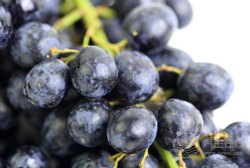 立秋之后葡萄熟了，但別亂吃，不同顏色的葡萄作用不同