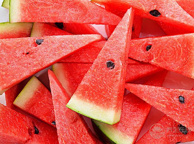 夏天吃西瓜是很爽,但這些事項還是得留心 夏天吃西瓜是很爽,但這些事項還是得留心