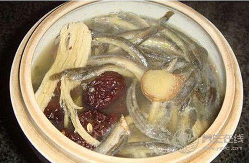 早秋皮膚養(yǎng)血潤(rùn)燥喝泥鰍紅棗湯