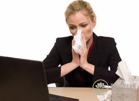 秋季即時(shí)添加衣服預(yù)防感冒發(fā)生