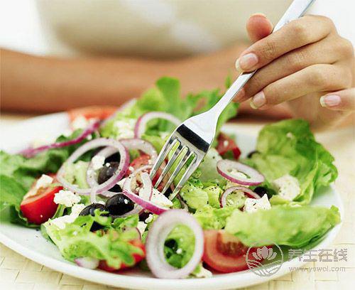 這些感光食物夏天最好少吃