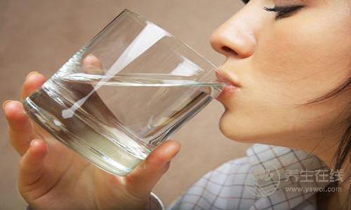 夏季喝水避開六禁忌 忌過量充汽飲料