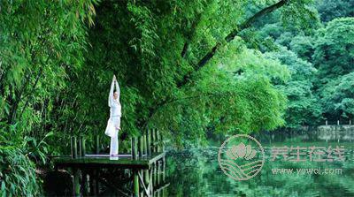 <a href=http://www.xllyou.com/tags-秋季養(yǎng)生.html target=_blank class=infotextkey>秋季養(yǎng)生</a>先養(yǎng)肺，多這么做很簡單