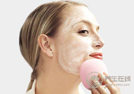 秋季白天和晚上的護(hù)膚步驟 秋季白天和晚上的護(hù)膚步驟