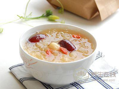 夏天太難熬,三款藥膳潤肺補脾 夏天太難熬,三款藥膳潤肺補脾