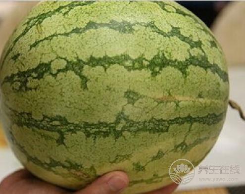 夏季怎么挑選西瓜，吃西瓜的方法你用對了嗎