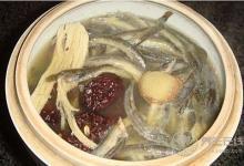 早秋皮膚養(yǎng)血潤(rùn)燥喝泥鰍紅棗湯