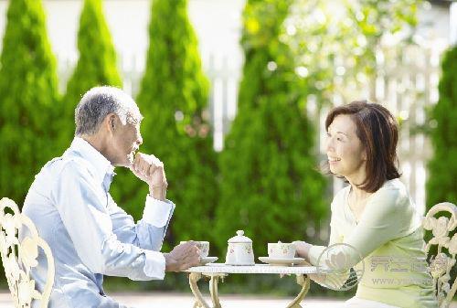夏季老年人得如何保健？