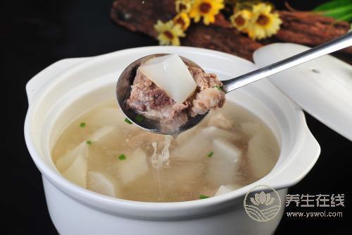 秋季補氣養(yǎng)血 蘿卜排骨湯賽人參
