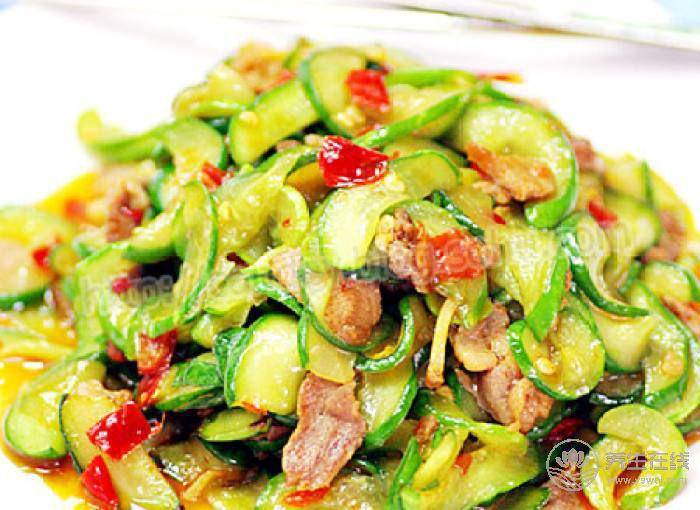 夏季必備菜品黃瓜 5種黃瓜食譜清爽可口-易網(wǎng)健康<a href=http://www.xllyou.com/jkys/ target=_blank class=infotextkey>養(yǎng)生</a>網(wǎng) 夏季必備菜品黃瓜 5種黃瓜食譜清爽可口