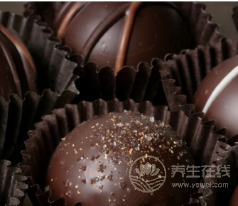 七夕情人節 這樣吃巧克力讓你很享瘦-易網健康養生網 七夕情人節 這樣吃巧克力讓你很享瘦