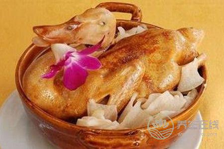 處暑為什么要吃鴨?處暑養(yǎng)生原則有哪些?-易網(wǎng)<a href=http://www.xllyou.com/ target=_blank class=infotextkey>健康養(yǎng)生</a>網(wǎng) 處暑為什么要吃鴨?處暑養(yǎng)生原則有哪些?