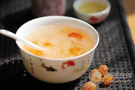 秋季養(yǎng)肺食物有哪些?秋季肺燥的癥狀有哪些?-易網(wǎng)<a href=http://www.xllyou.com/ target=_blank class=infotextkey>健康養(yǎng)生</a>網(wǎng) 秋季養(yǎng)肺食物有哪些?秋季肺燥的癥狀有哪些?