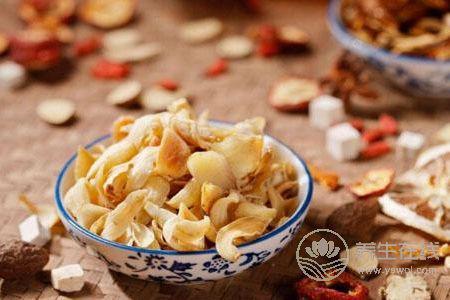 秋季養(yǎng)肺食物有哪些?秋季肺燥的癥狀有哪些?-易網(wǎng)健康養(yǎng)生網(wǎng) 秋季養(yǎng)肺食物有哪些?秋季肺燥的癥狀有哪些?