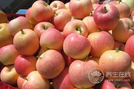 秋季感冒的原因有哪些?預防感冒的水果有哪些?-易網<a href=http://www.xllyou.com/ target=_blank class=infotextkey>健康養生</a>網 秋季感冒的原因有哪些?預防感冒的水果有哪些?