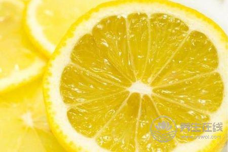 秋季感冒的原因有哪些?預防感冒的水果有哪些?-易網健康<a href=http://www.xllyou.com/jkys/ target=_blank class=infotextkey>養生</a>網 秋季感冒的原因有哪些?預防感冒的水果有哪些?