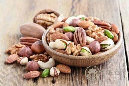 秋季皮膚干燥長痘怎么辦?皮膚干燥危害有哪些?