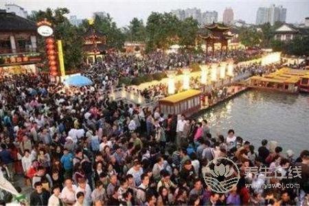 國慶節(jié)出游注意事項(xiàng)有哪些?國慶節(jié)出游有哪些飲食禁忌?-易網(wǎng)<a href=http://www.xllyou.com/ target=_blank class=infotextkey>健康養(yǎng)生</a>網(wǎng) 國慶節(jié)出游注意事項(xiàng)有哪些?國慶節(jié)出游有哪些飲食禁忌?