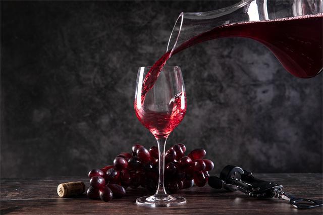 秋天喝葡萄酒有哪些好處？沒喝完的葡萄酒怎么保存？