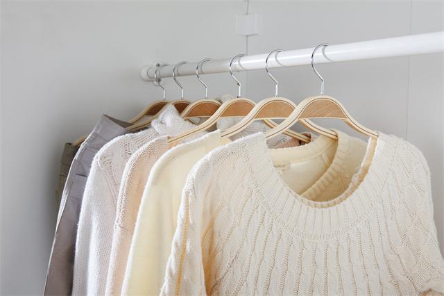 冬天干燥易起靜電?別擔心,幾個小妙招讓大家不做“帶電人”-易網(wǎng)健康養(yǎng)生網(wǎng) 冬天干燥易起靜電?別擔心,幾個小妙招讓大家不做“帶電人”