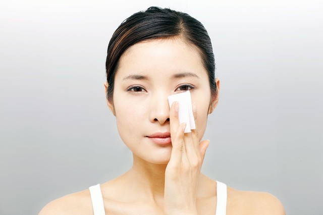 春天用涼水洗臉好還是用熱水洗臉好?春季護膚教你幾招-易網健康養生網 春天用涼水洗臉好還是用熱水洗臉好?春季護膚教你幾招