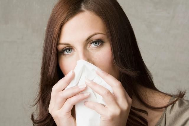 春季臉上過(guò)敏怎么辦,這幾招讓你平安度過(guò)春天-易網(wǎng)<a href=http://www.xllyou.com/ target=_blank class=infotextkey>健康養(yǎng)生</a>網(wǎng) 春季臉上過(guò)敏怎么辦,這幾招讓你平安度過(guò)春天