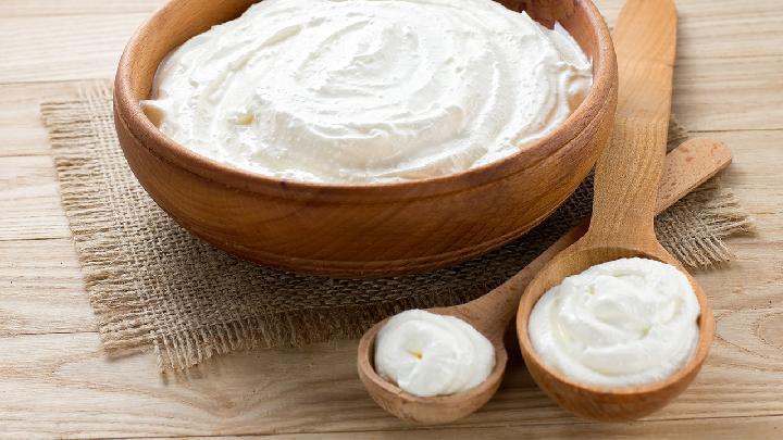 秋季三個月的飲食總原則 秋季家常菜譜腰果爆雞丁-易網健康養生網 秋季三個月的飲食總原則 秋季家常菜譜腰果爆雞丁