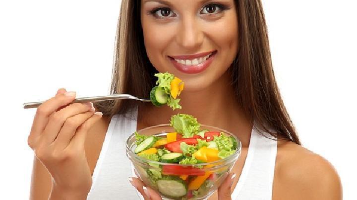 春季降肝火可以多吃些什么食物 春季熬夜肝火旺多吃涼拌菜下火