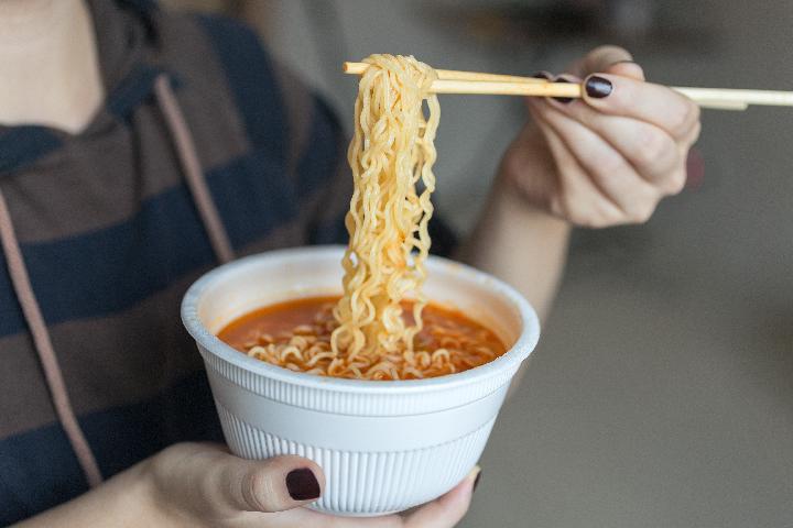 谷雨進補吃什么食物好 谷雨進補多吃這些食物養肝祛火-易網健康養生網 谷雨進補吃什么食物好 谷雨進補多吃這些食物養肝祛火
