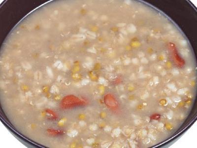 想要養(yǎng)胃應(yīng)該吃什么好 推薦三款養(yǎng)胃家常粥品