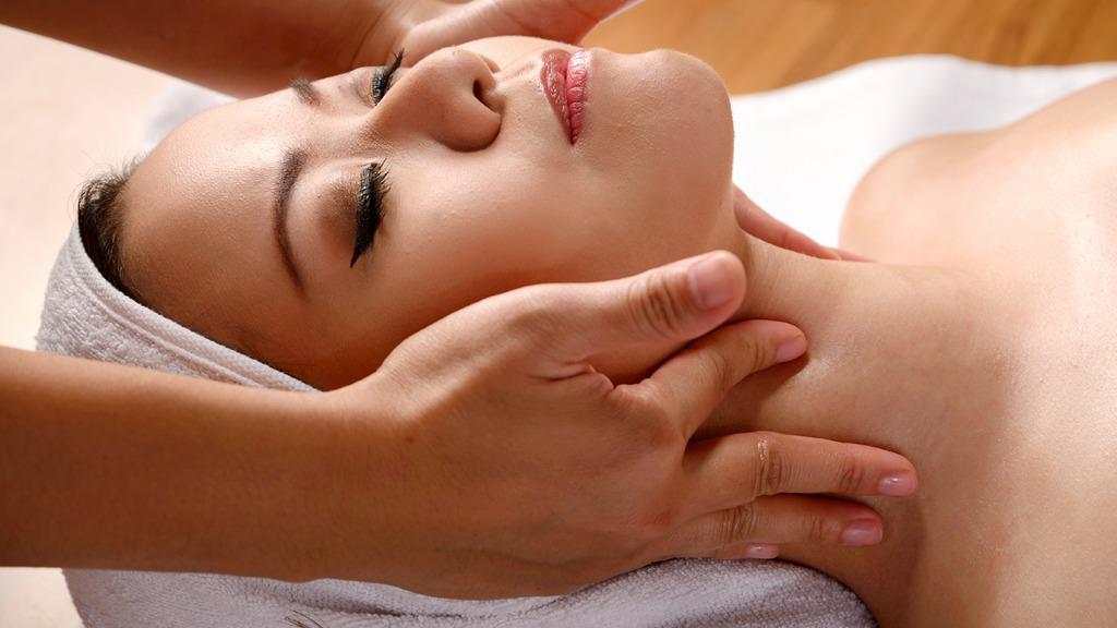 冬天皮膚干燥瘙癢，學(xué)會3項護(hù)膚要素，美麗整個冬天