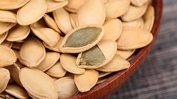 冬季寒冷?不要怕多吃這五種食物-易網(wǎng)<a href=http://www.xllyou.com/ target=_blank class=infotextkey>健康養(yǎng)生</a>網(wǎng) 冬季寒冷?不要怕多吃這五種食物