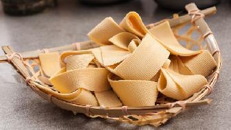 冬季吃什么豐胸？雞肉卷心菜豆制品