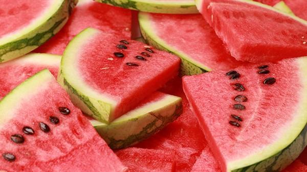 夏天吃辣椒好嗎 夏天吃辣椒的注意事項-易網健康<a href=http://www.xllyou.com/jkys/ target=_blank class=infotextkey>養生</a>網 夏天吃辣椒好嗎 夏天吃辣椒的注意事項