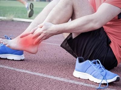 夏天腳腫是什么原因 夏天腳腫怎么辦