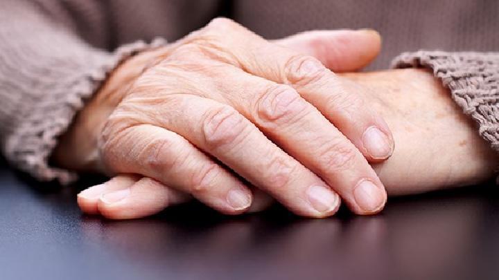 夏季手脫皮怎么辦？夏季手脫皮如何治療