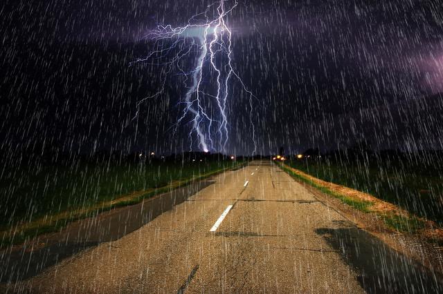 夏季雷雨天增多，它有哪些好處和壞處