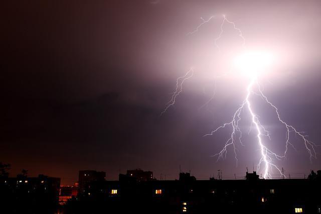 夏季雷雨天適合吃些什么，怎么預(yù)防雷雨天對(duì)身體的影響