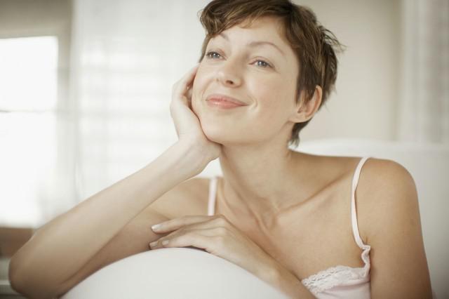 為什么初秋臉上很容易長痘,別讓痘痘毀了你的顏值-易網健康養生網 為什么初秋臉上很容易長痘,別讓痘痘毀了你的顏值