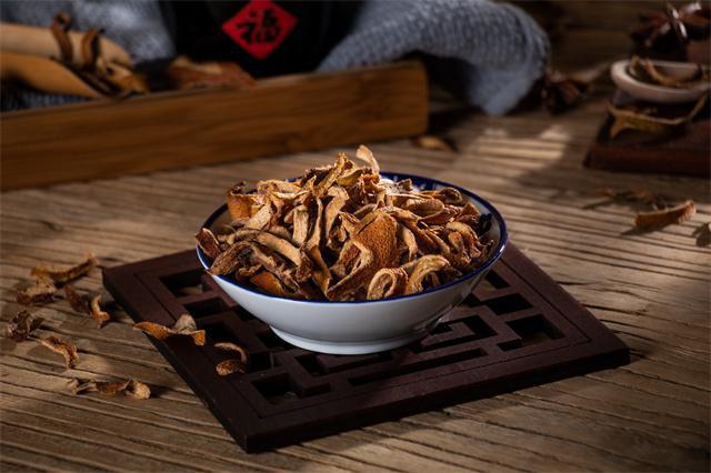 秋季適合吃陳皮嗎?陳皮該怎么食用?-易網<a href=http://www.xllyou.com/ target=_blank class=infotextkey>健康養生</a>網 秋季適合吃陳皮嗎?陳皮該怎么食用?