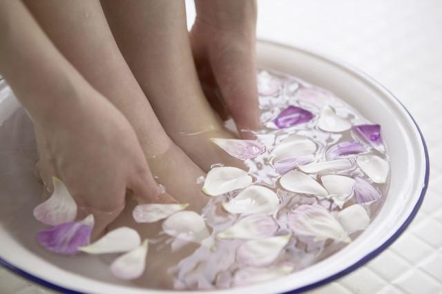 冬天用熱水泡腳有哪些好處呢?這個值得了解-易網健康養生網 冬天用熱水泡腳有哪些好處呢?這個值得了解