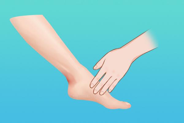 冬天容易抽筋是什么原因-易網(wǎng)<a href=http://www.xllyou.com/ target=_blank class=infotextkey>健康養(yǎng)生</a>網(wǎng) 冬天容易抽筋是什么原因