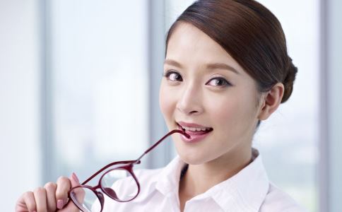 專家解答護(hù)眼七大疑問 假性<a href=http://www.xllyou.com/tags-近視.html target=_blank class=infotextkey>近視</a> 開燈睡覺好嗎 近視多少度要矯正 眼睛疲勞