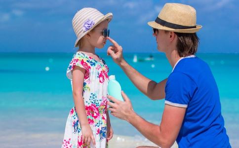 專家:預(yù)防孩子<a href=http://www.xllyou.com/tags-近視.html target=_blank class=infotextkey>近視</a>8大妙招 孩子近視怎么辦 如何預(yù)防孩子近視 兒童近視 治療近視眼