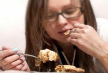 喜歡吃甜食容易患眼病 護眼多吃這四種食物